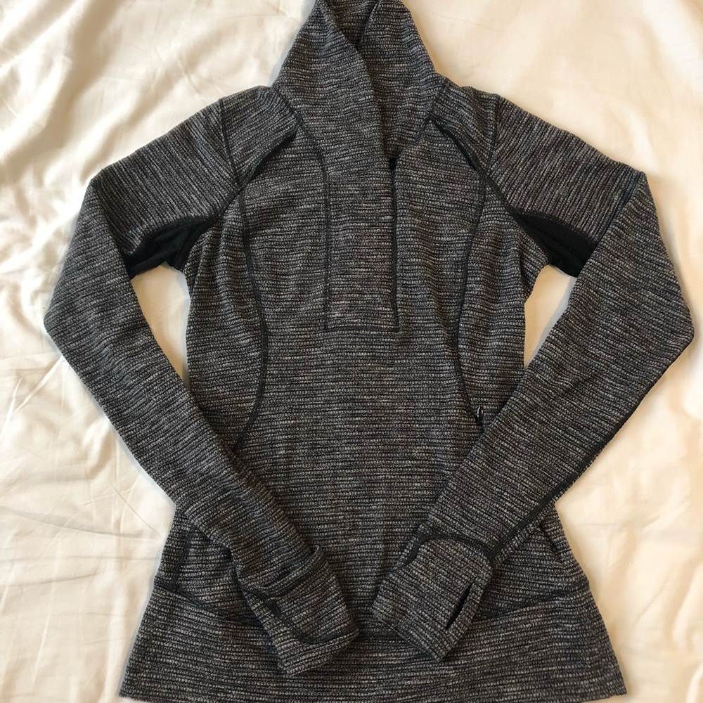 LULULEMON PULL OVER SIZE 2